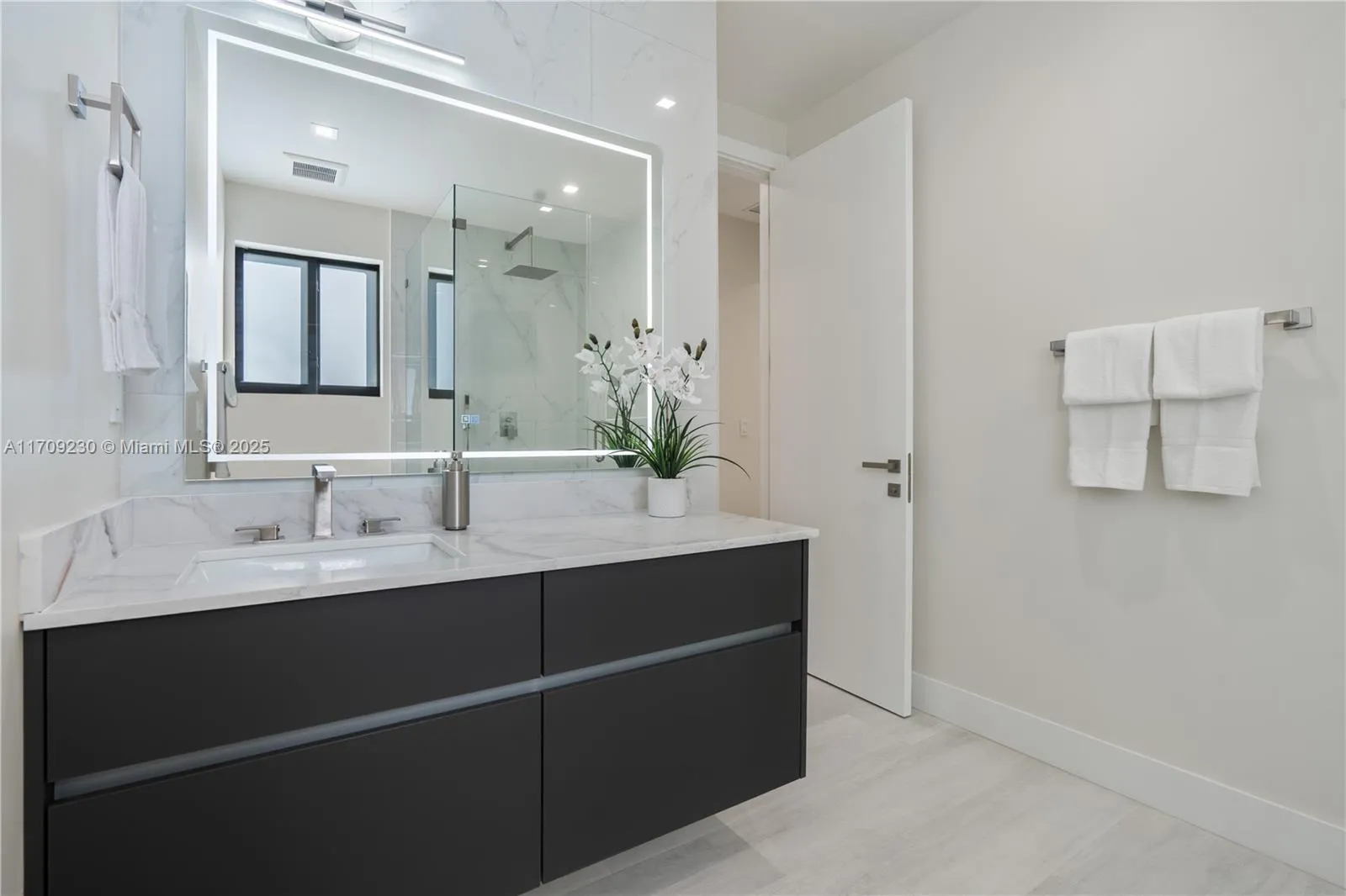 Miami, Florida 33133, United States, 4 Bedrooms Bedrooms, ,4 BathroomsBathrooms,Residential,Active,25907