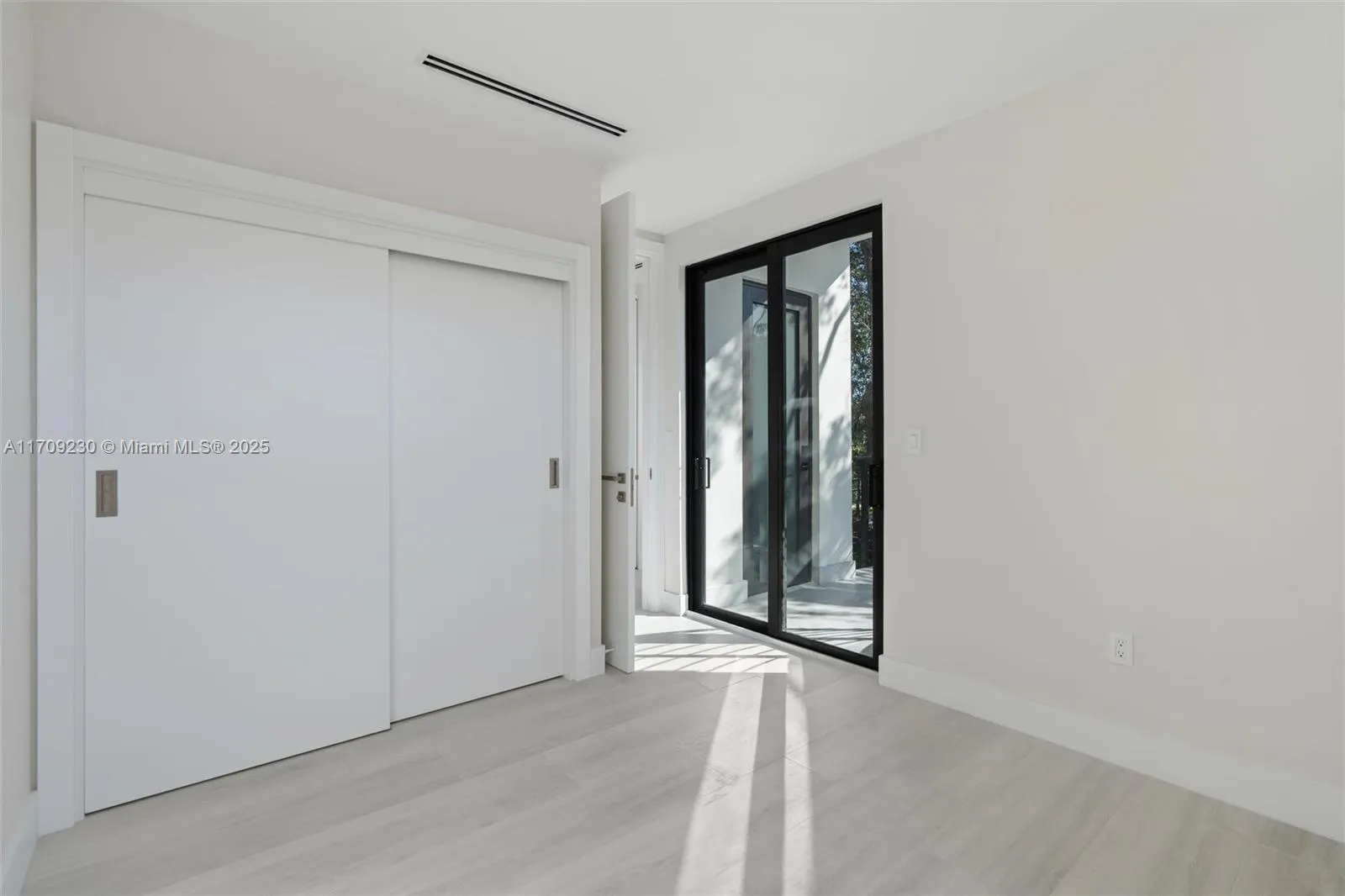 Miami, Florida 33133, United States, 4 Bedrooms Bedrooms, ,4 BathroomsBathrooms,Residential,Active,25907