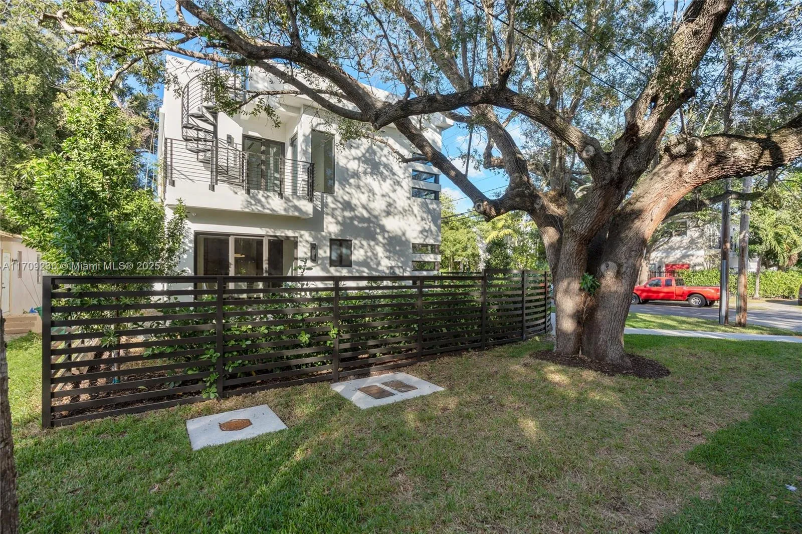 Miami, Florida 33133, United States, 4 Bedrooms Bedrooms, ,4 BathroomsBathrooms,Residential,Active,25907