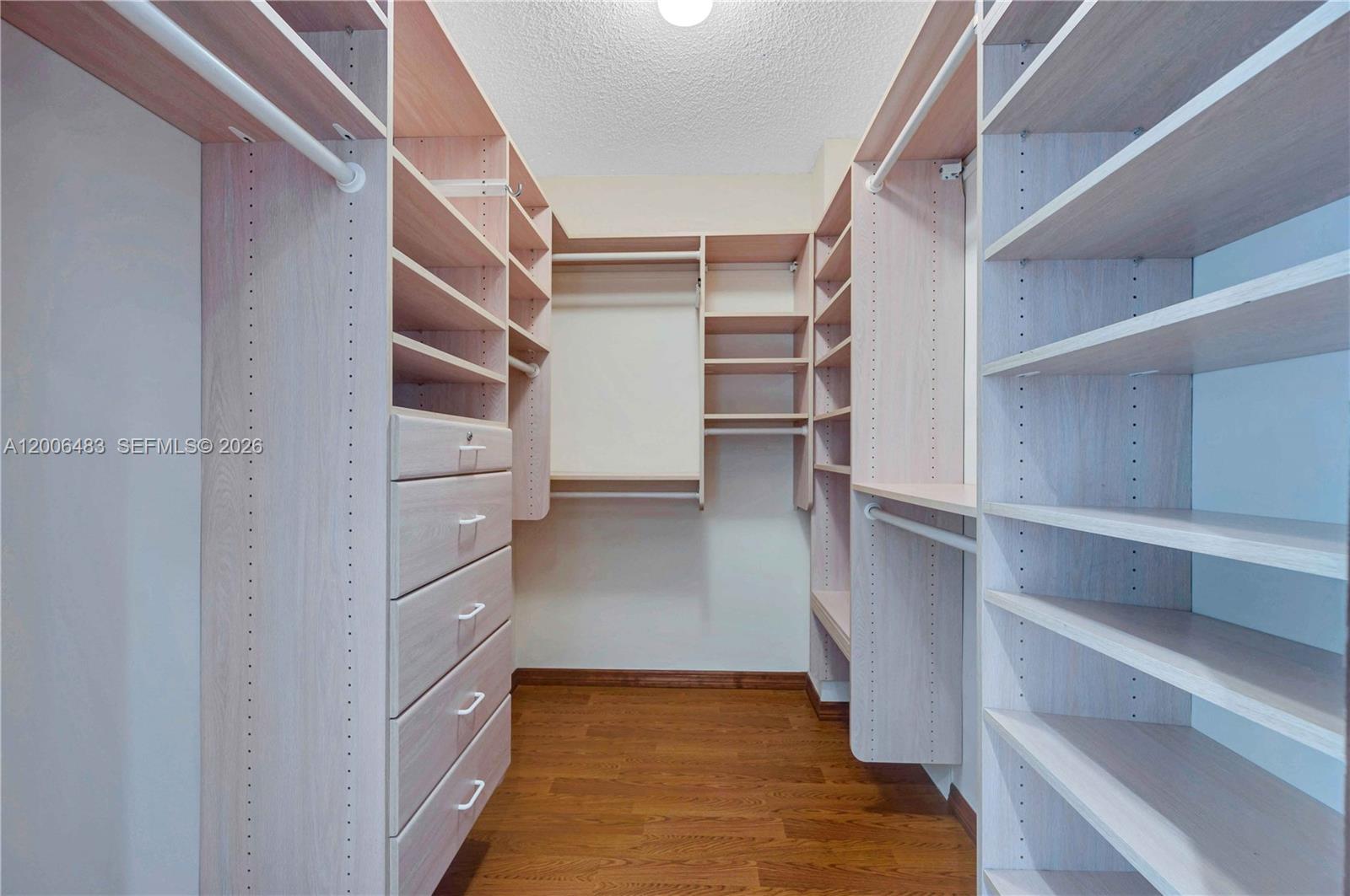 2800 ISL BLVD WILLIAMS IS - Residential