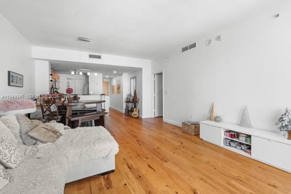 VIZCAYNE SOUTH CONDO - Residential