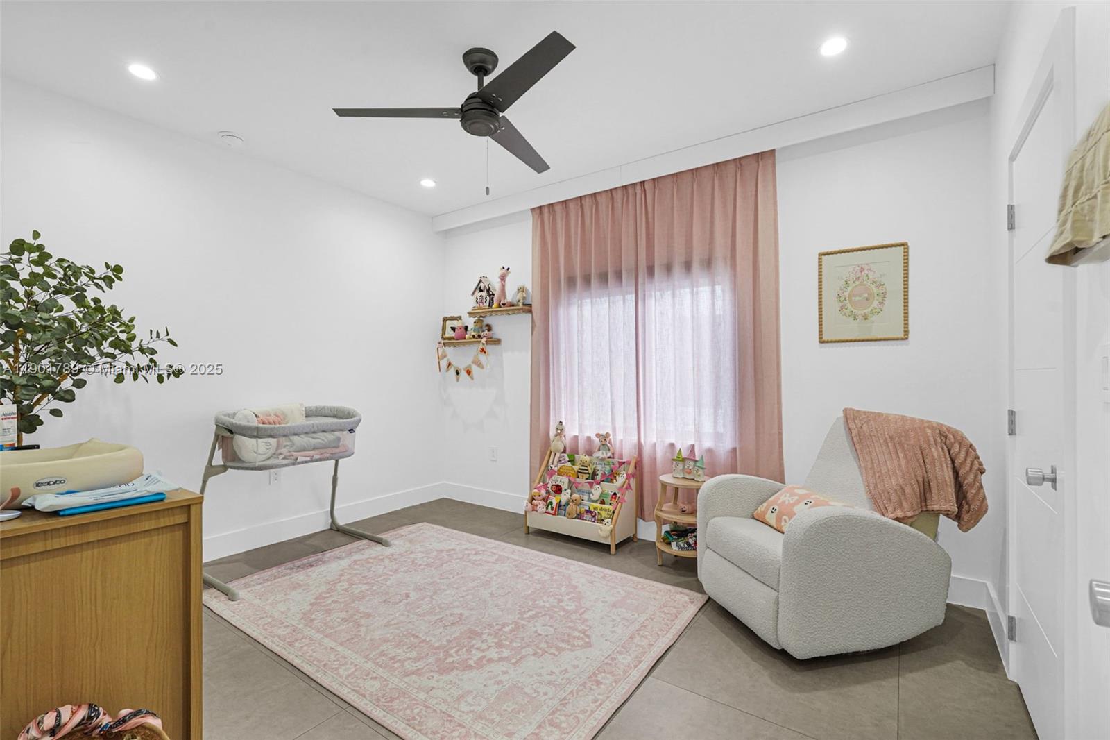 MODERN TOWN CONDO - Residential Lease