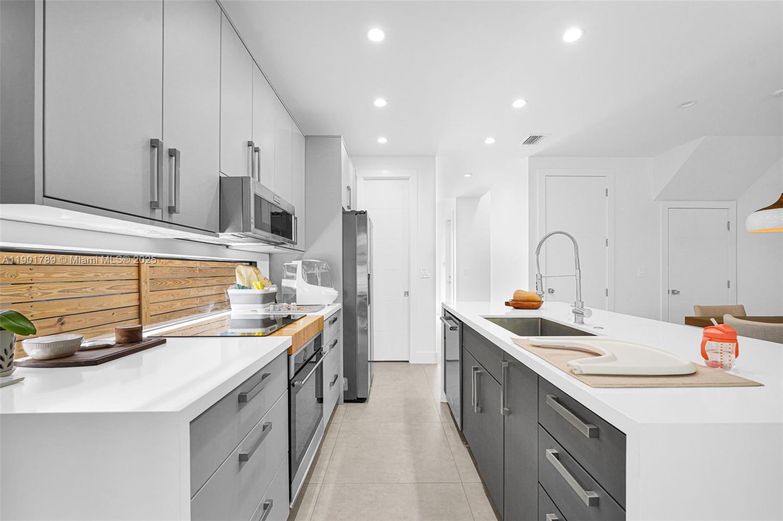 MODERN TOWN CONDO - Residential Lease