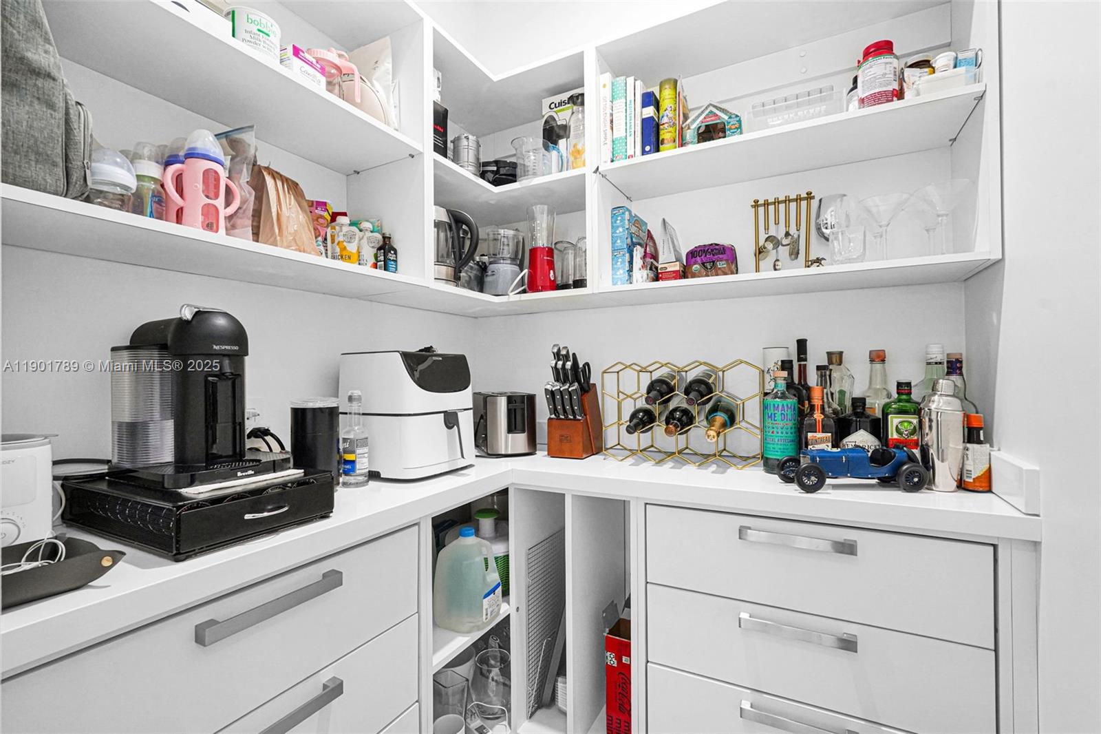 MODERN TOWN CONDO - Residential Lease