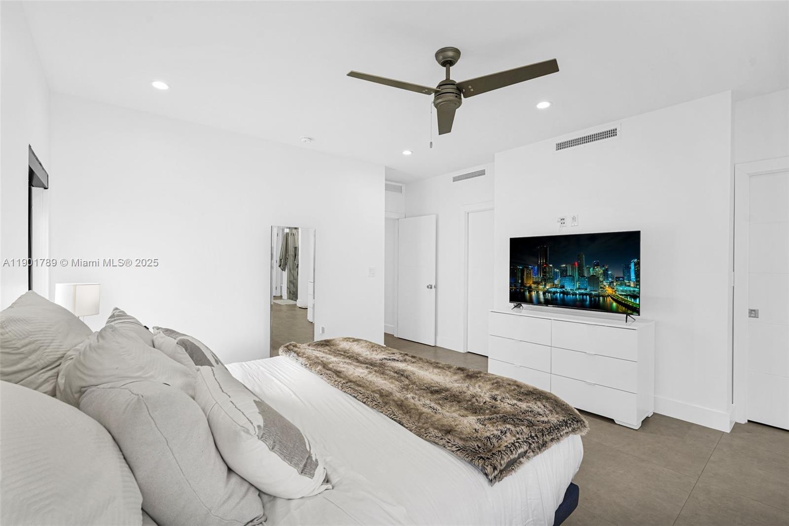 MODERN TOWN CONDO - Residential Lease