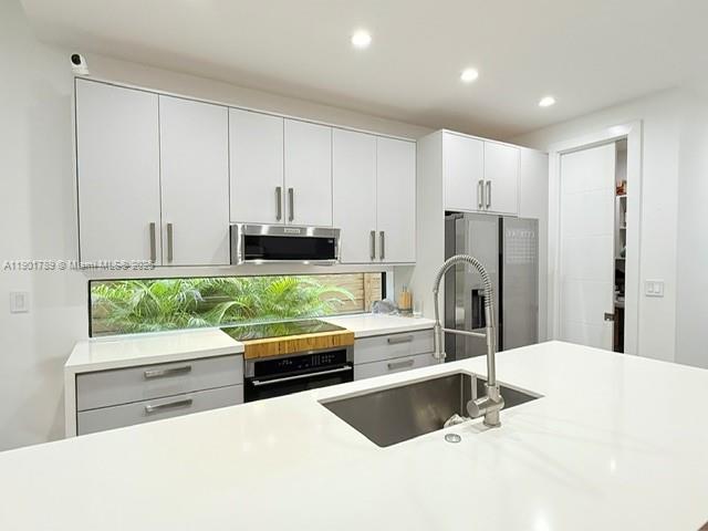 MODERN TOWN CONDO - Residential Lease