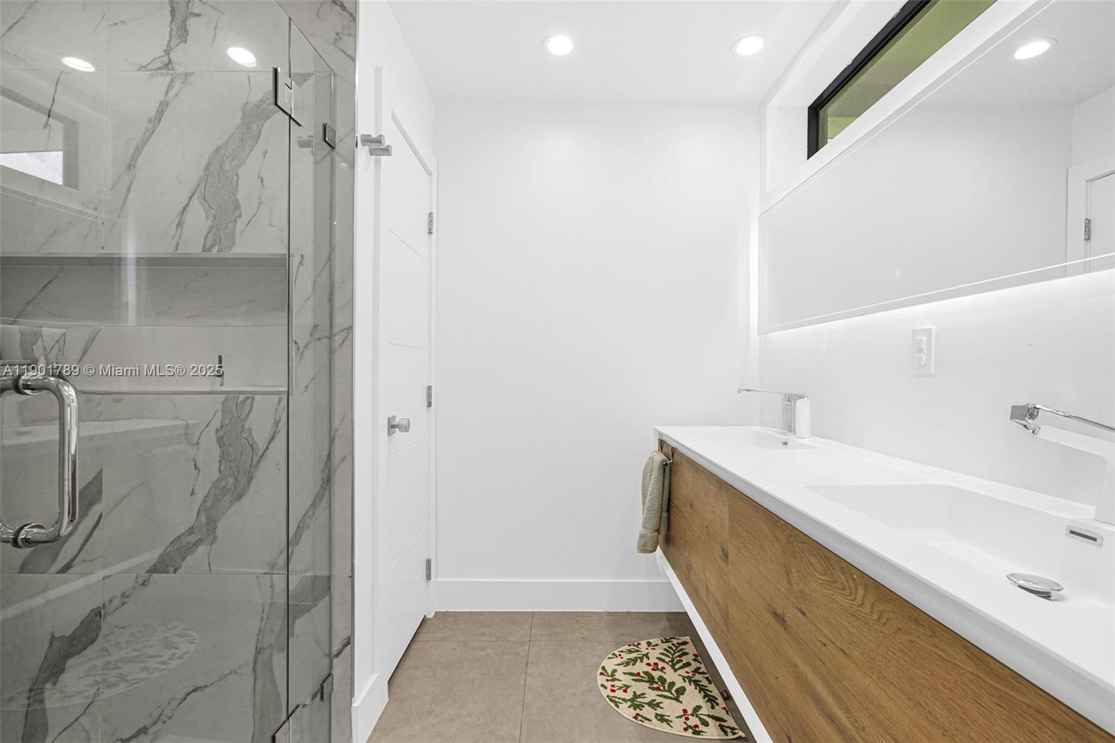 MODERN TOWN CONDO - Residential Lease