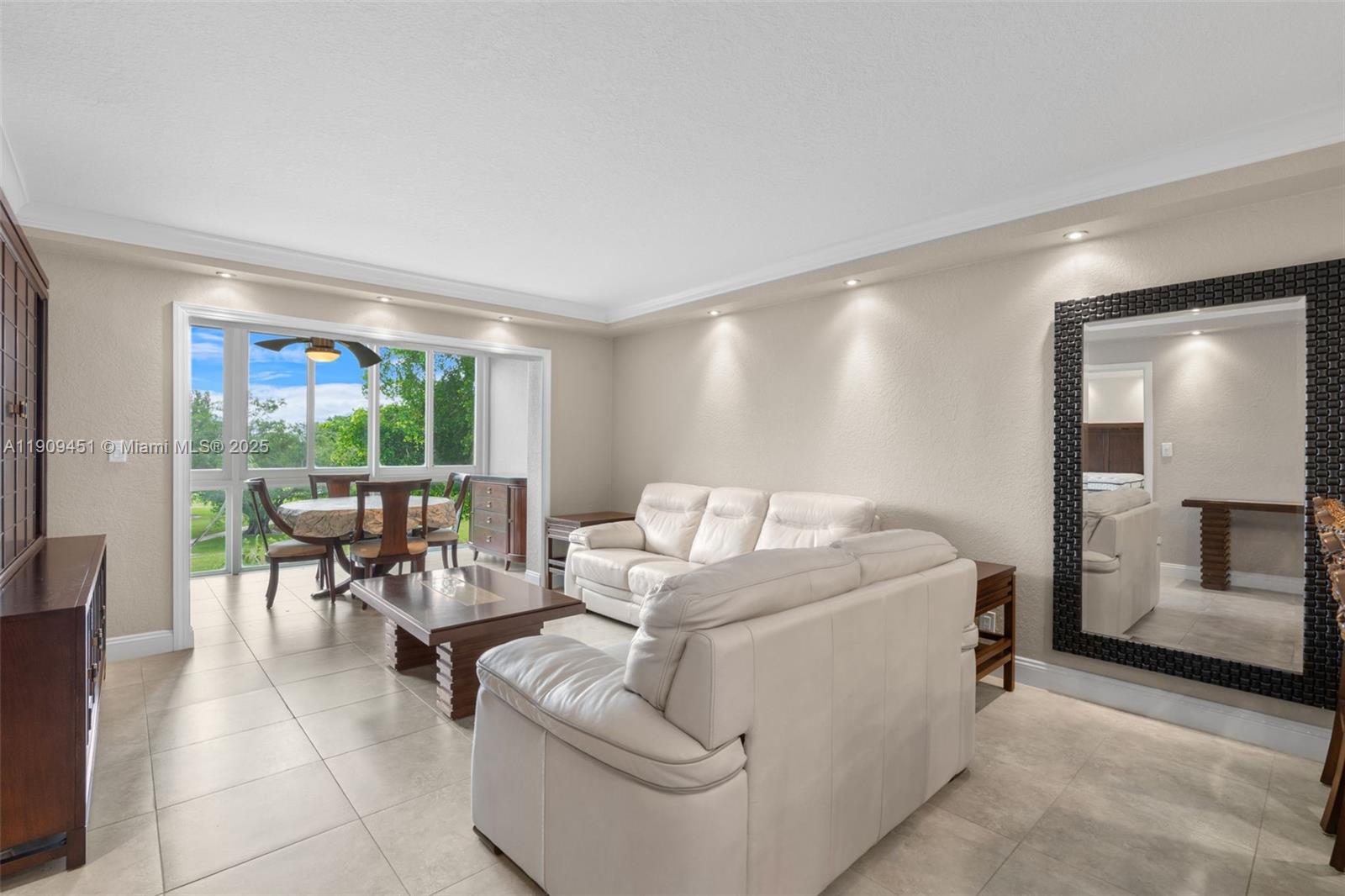 ORIOLE GOLF & TENNIS CLUB - Residential