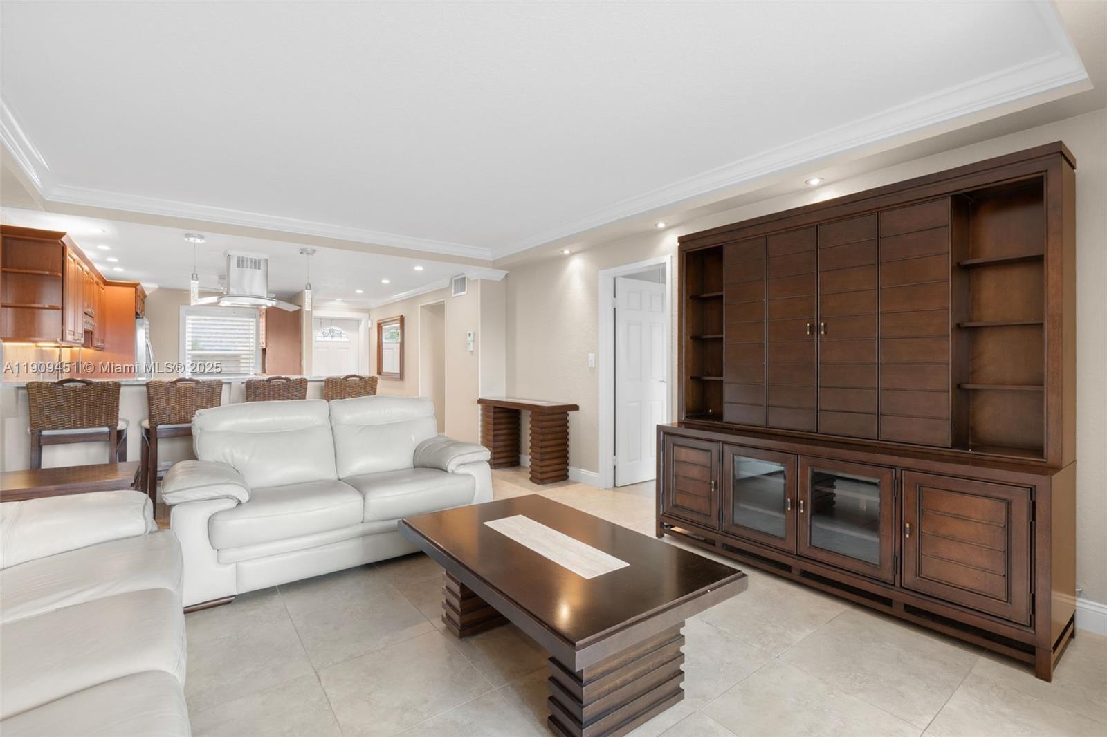 ORIOLE GOLF & TENNIS CLUB - Residential