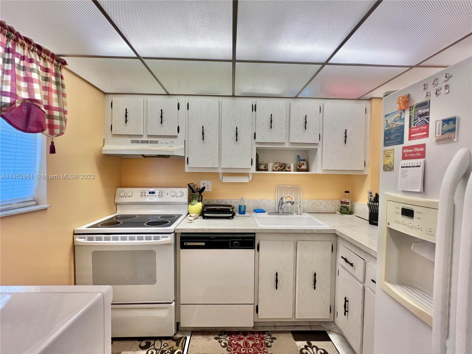 PARKSIDE TOWERS CONDO - Residential