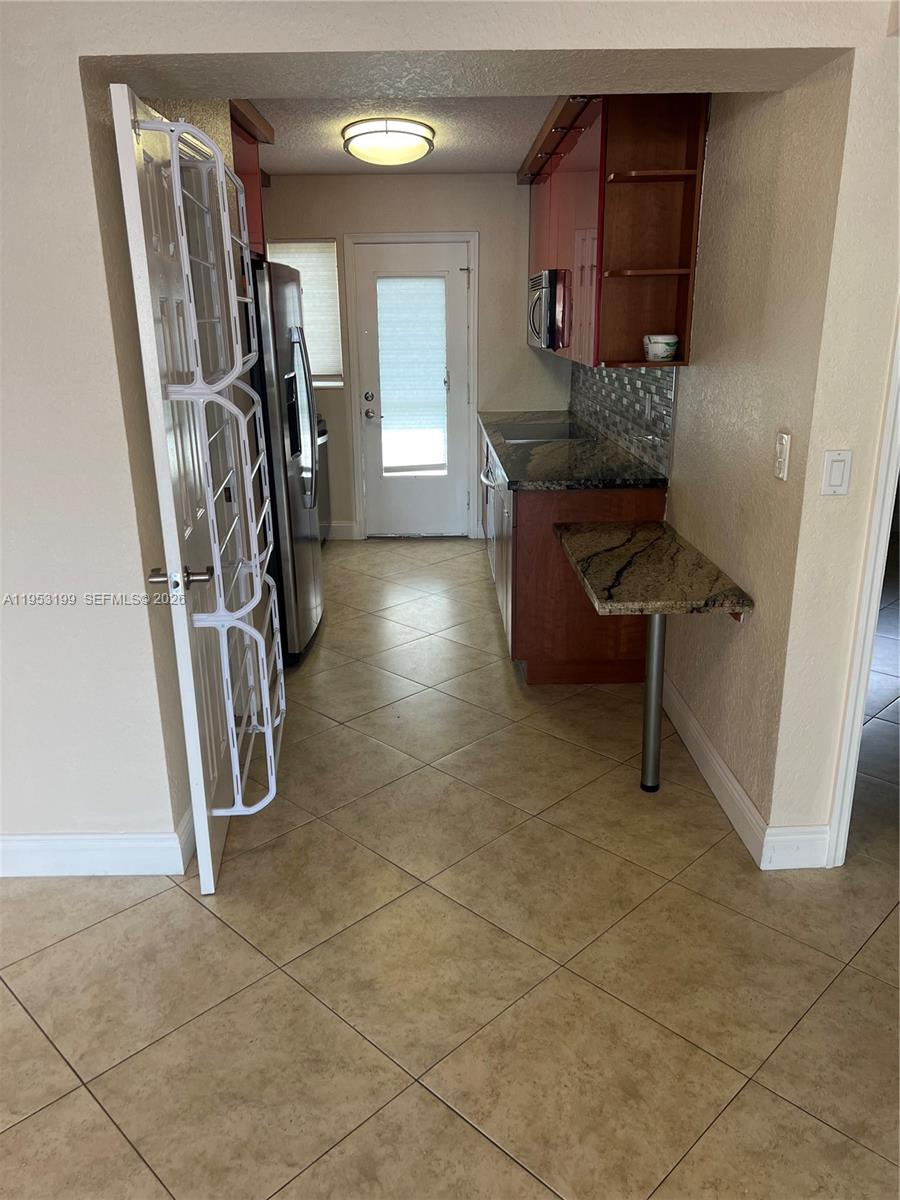 3923 NE 166th St N-106