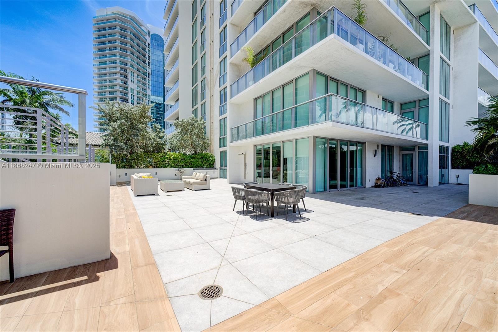 PARQUE TOWERS CONDO - Residential