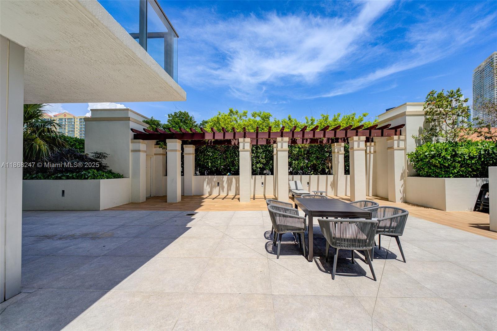 PARQUE TOWERS CONDO - Residential