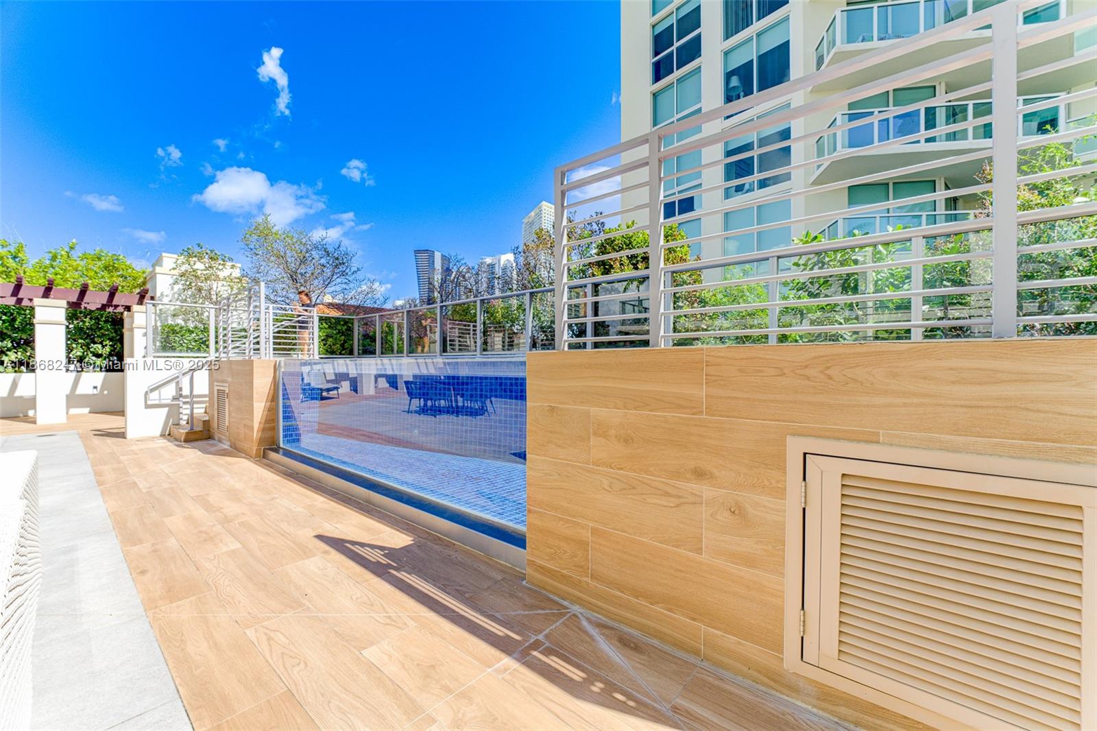 PARQUE TOWERS CONDO - Residential