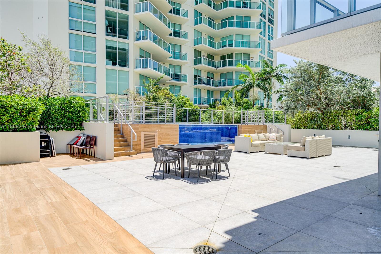 PARQUE TOWERS CONDO - Residential