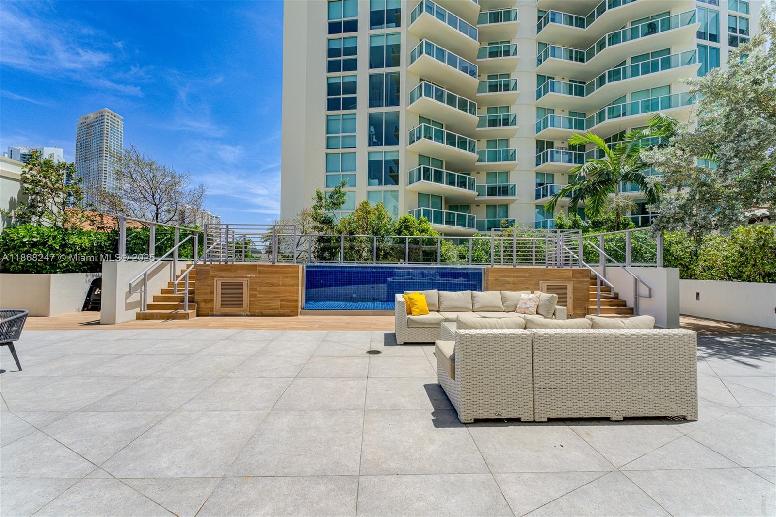 PARQUE TOWERS CONDO - Residential