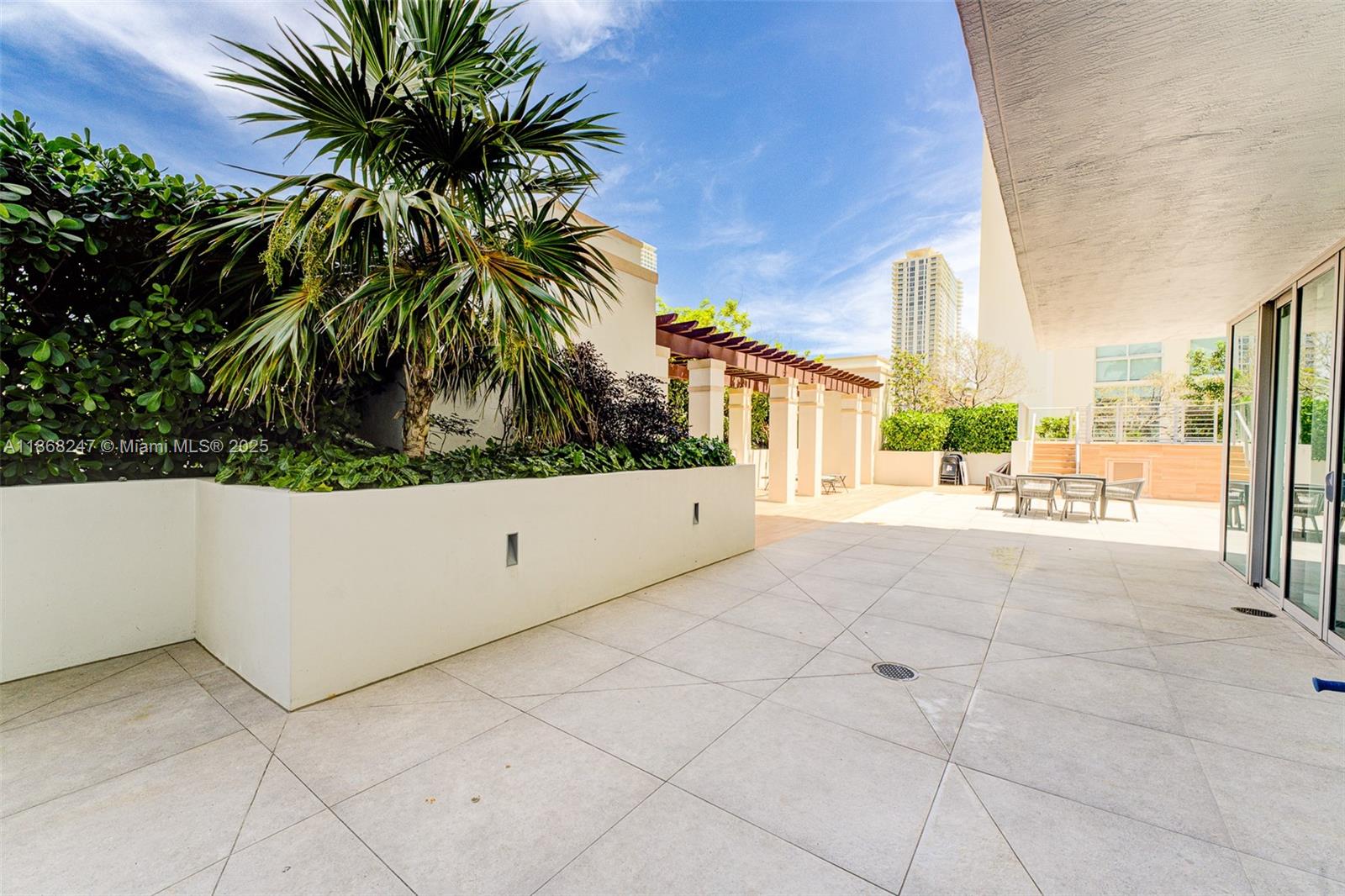 PARQUE TOWERS CONDO - Residential