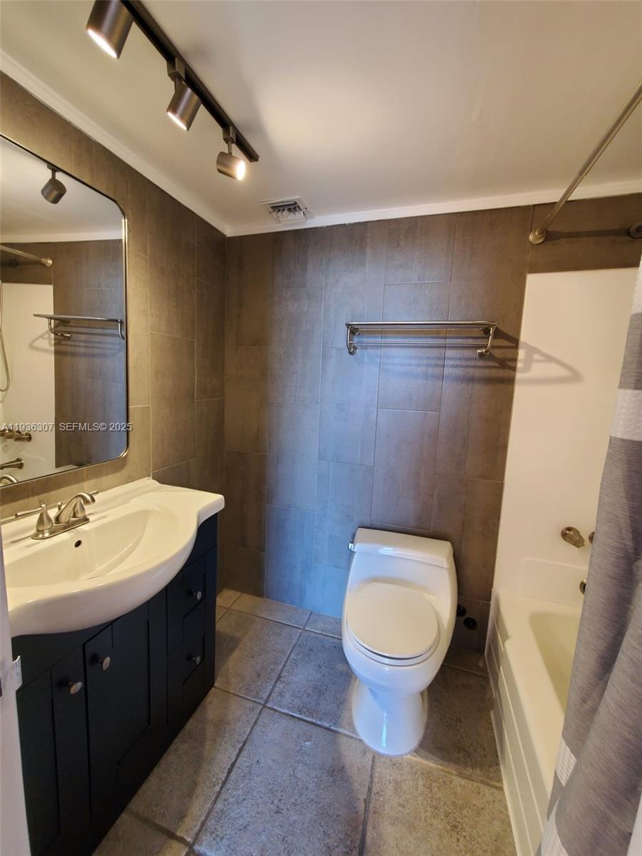 VECINO DEL MAR CONDO - Residential