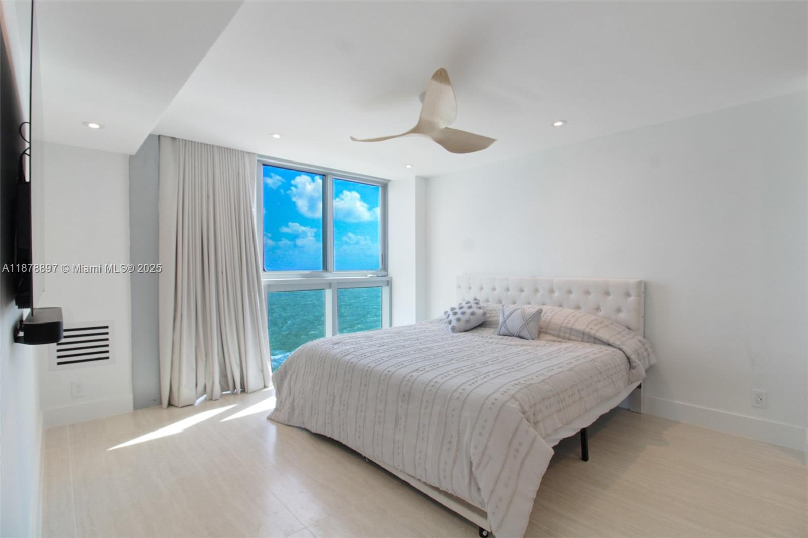 MIRASOL OCEAN TOWERS COND - Residential