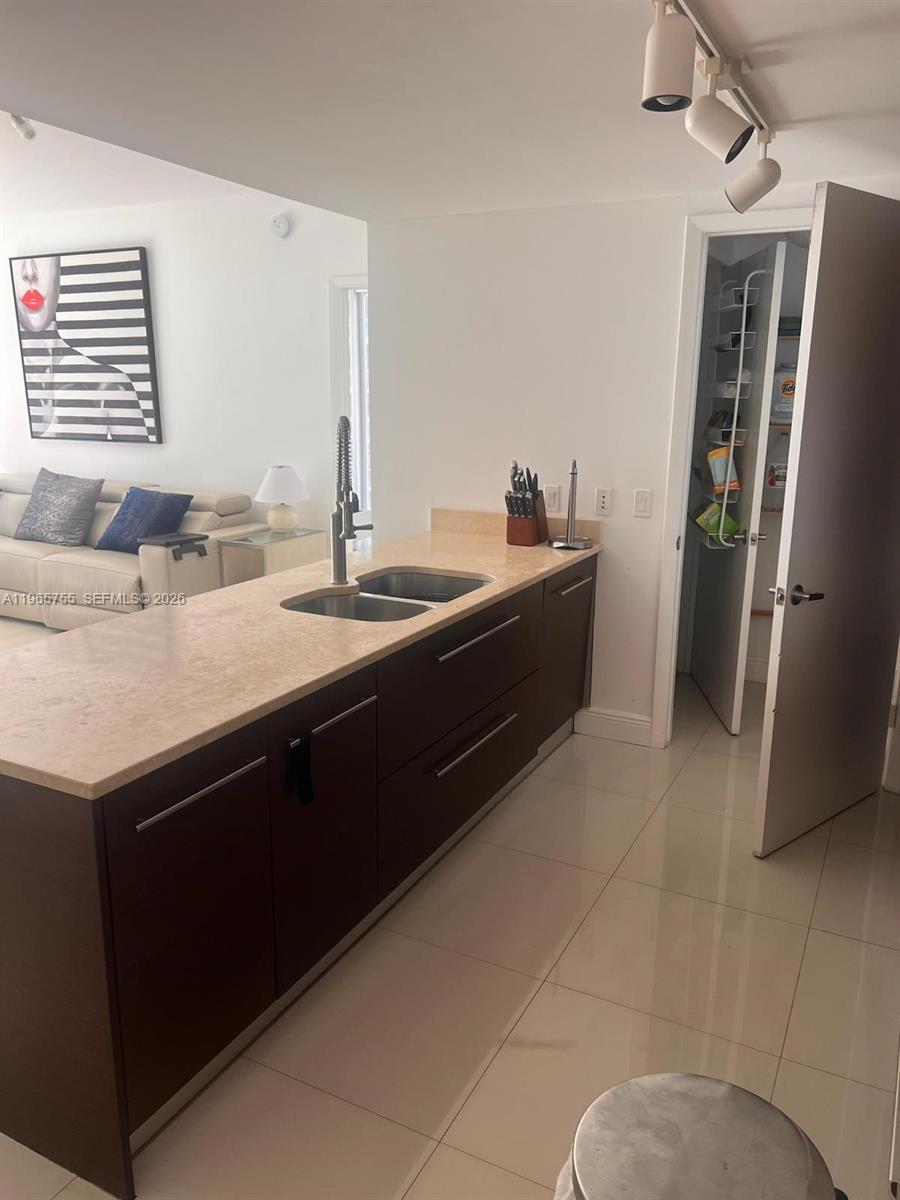 475 Brickell Ave 3613