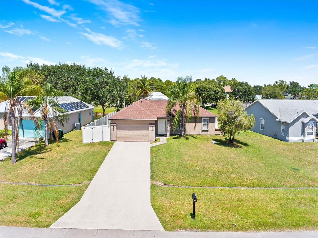 Photo of 2340 SE Charleston Dr, Port Saint Lucie, FL 34952 (MLS # A11585394)