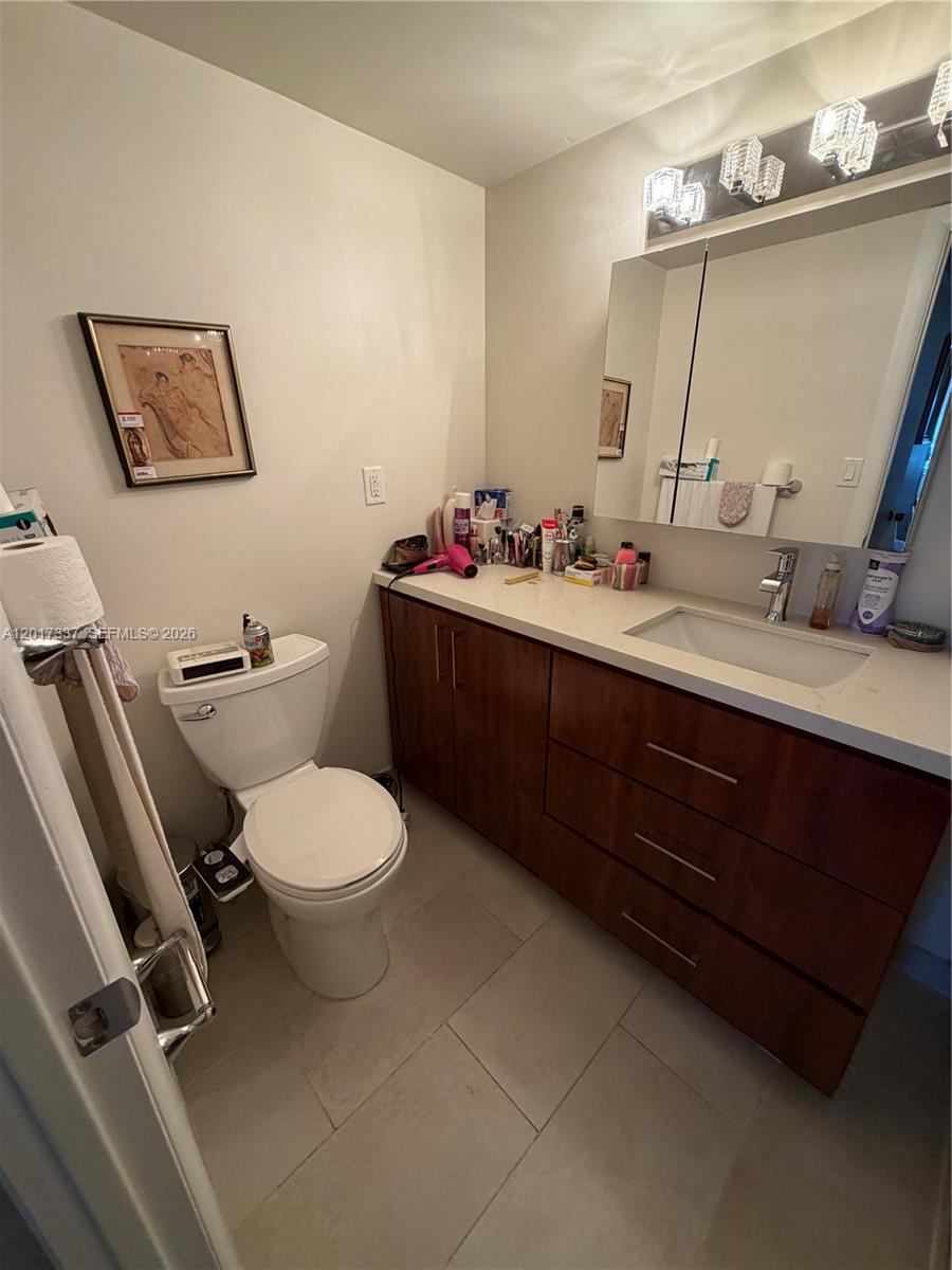 COMMODORE PLAZA CONDO - Residential