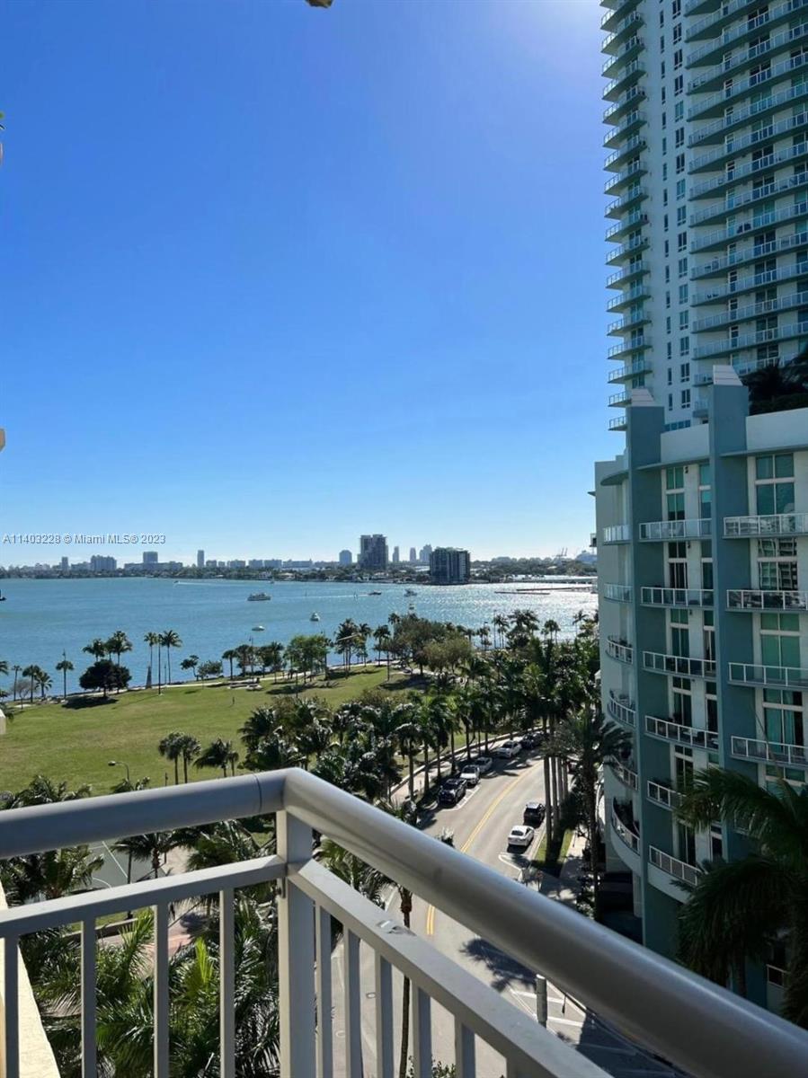 Excellent SE bay views from this updated 1/1 in mint condition with modern dark laminate wood floors, newer W/D **available August 1st for a 1-year-lease**CITE is a full-service condo offering 24/7 front desk, valet and security and amenities including large TechnoGym open daily 6am-11pm, jacuzzi and beach-style pool with new modern furniture. CITE is located across from Margret Pace park and the bay - walk to shopping and dining. Close to Downtown, Brickell, beaches, hospitals, Wynwood, airport and all major highways.