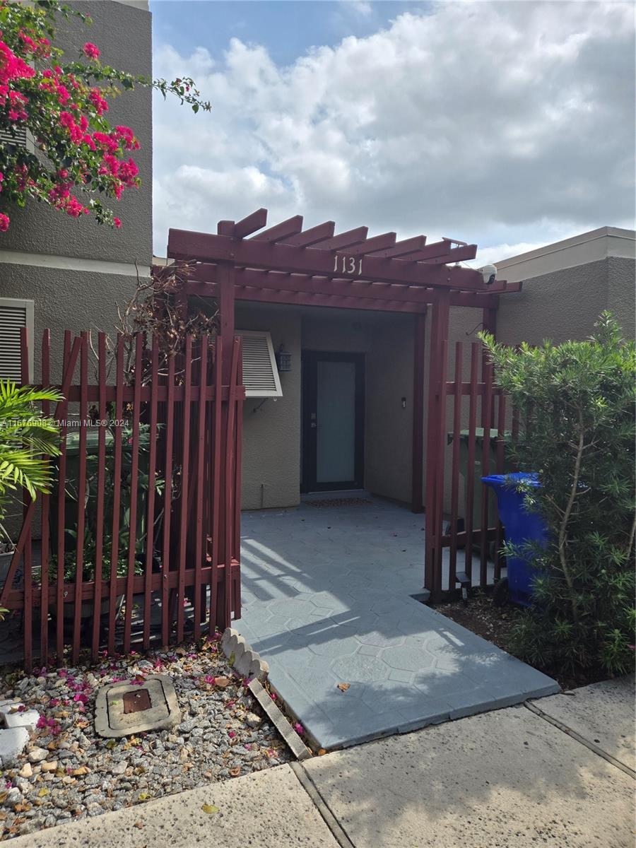 1131 N Hiatus Rd Rd 1131, Pembroke Pines, Miami-Dade County, Florida - 3 Bedrooms  
2 Bathrooms - 