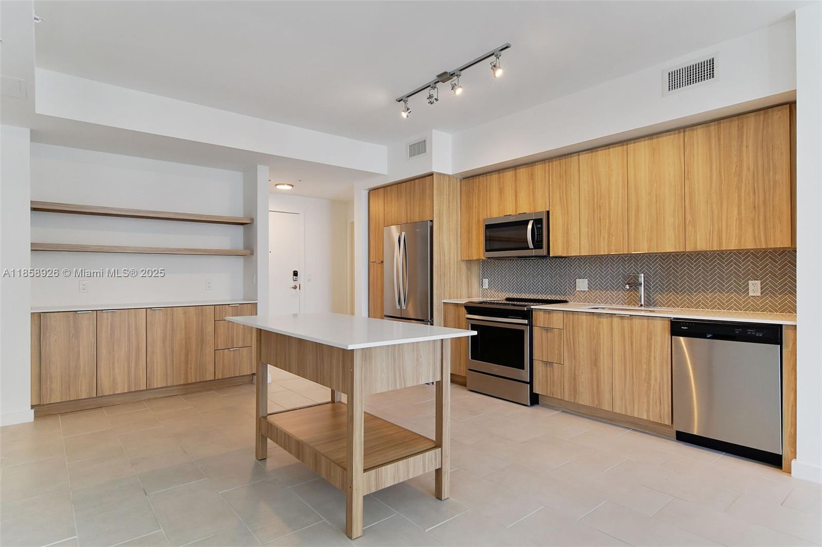 2150 N Bayshore Dr 0807
