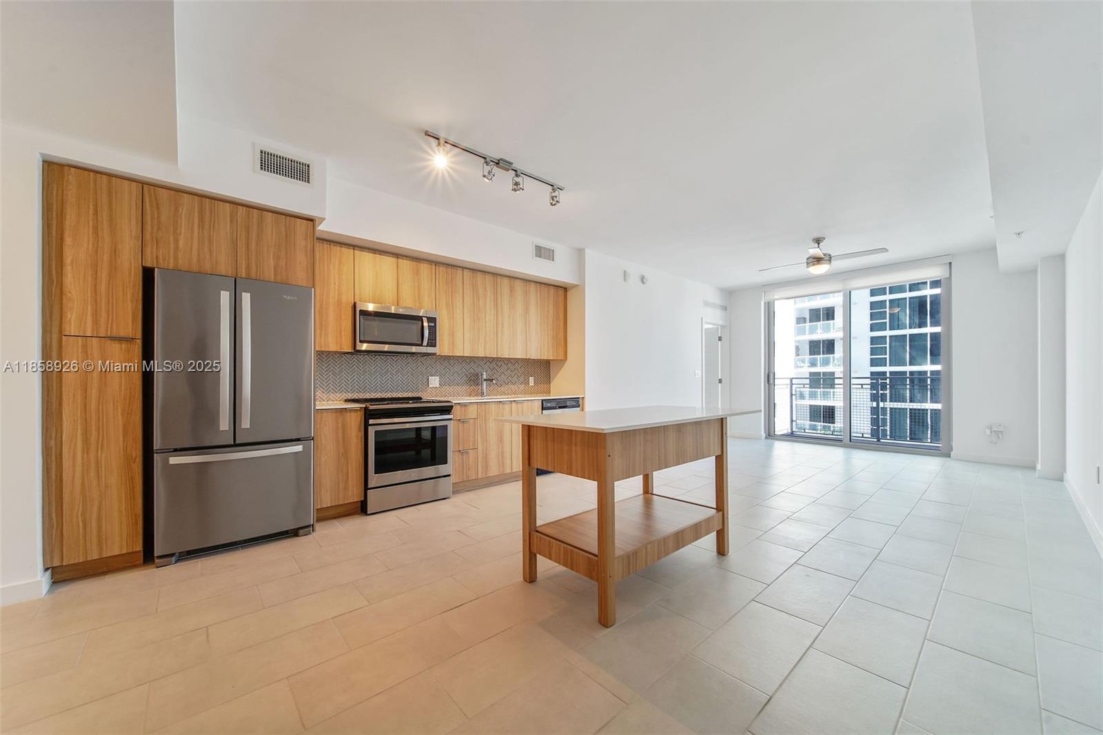 2150 N Bayshore Dr 0807