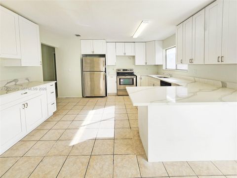 Tiny photo for 2445 SW 6th Rd SW, Vero Beach, FL 32962 (MLS # A12003670)