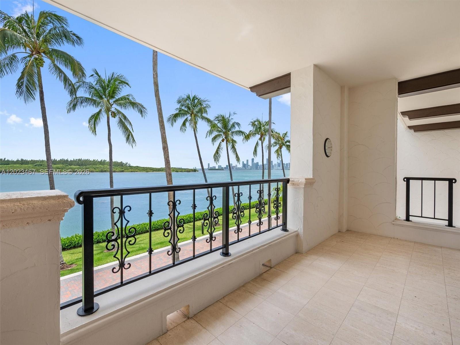 2425 Fisher Island Dr 5205