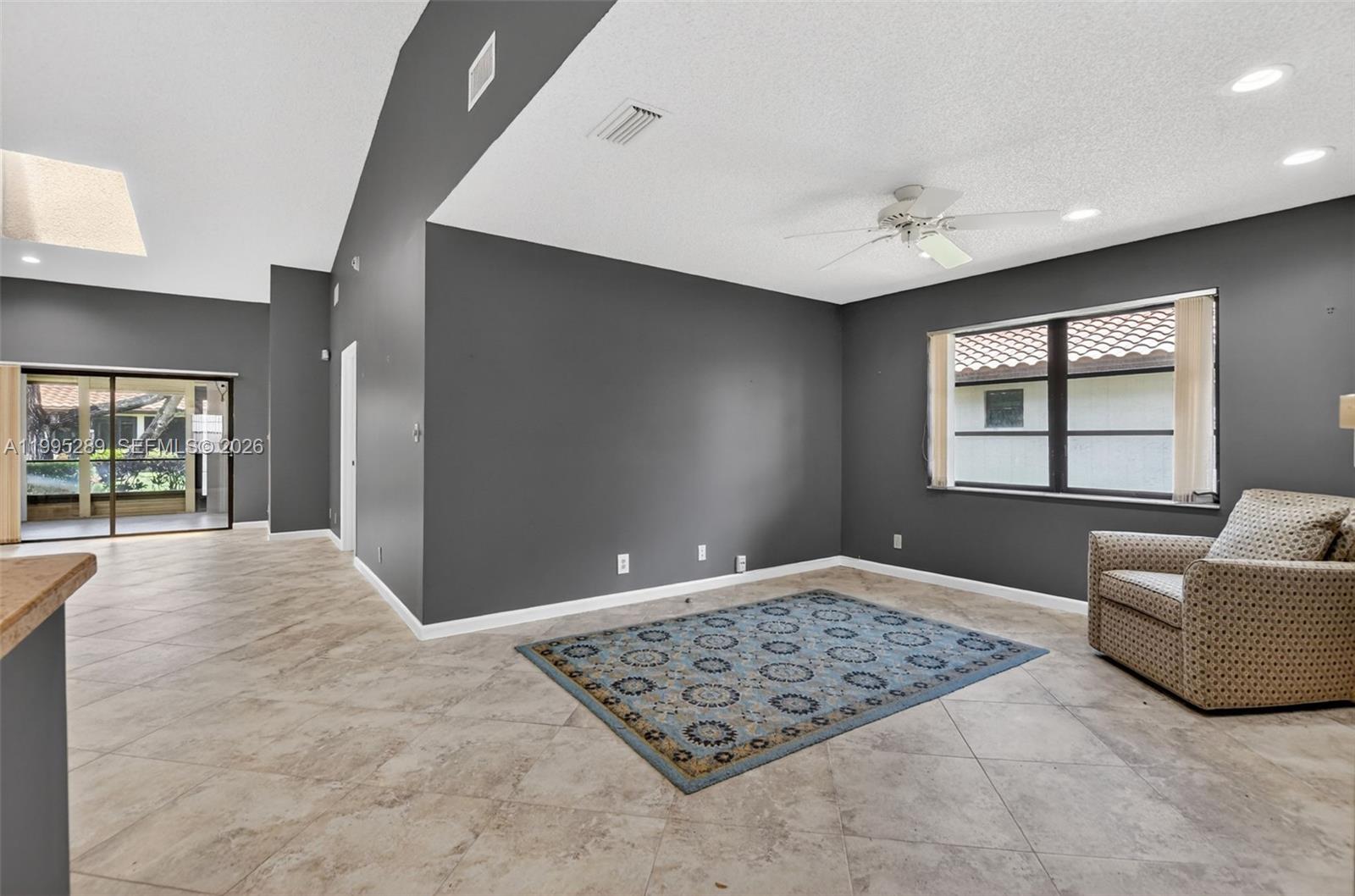 HUNTINGTON POINTE - Residential