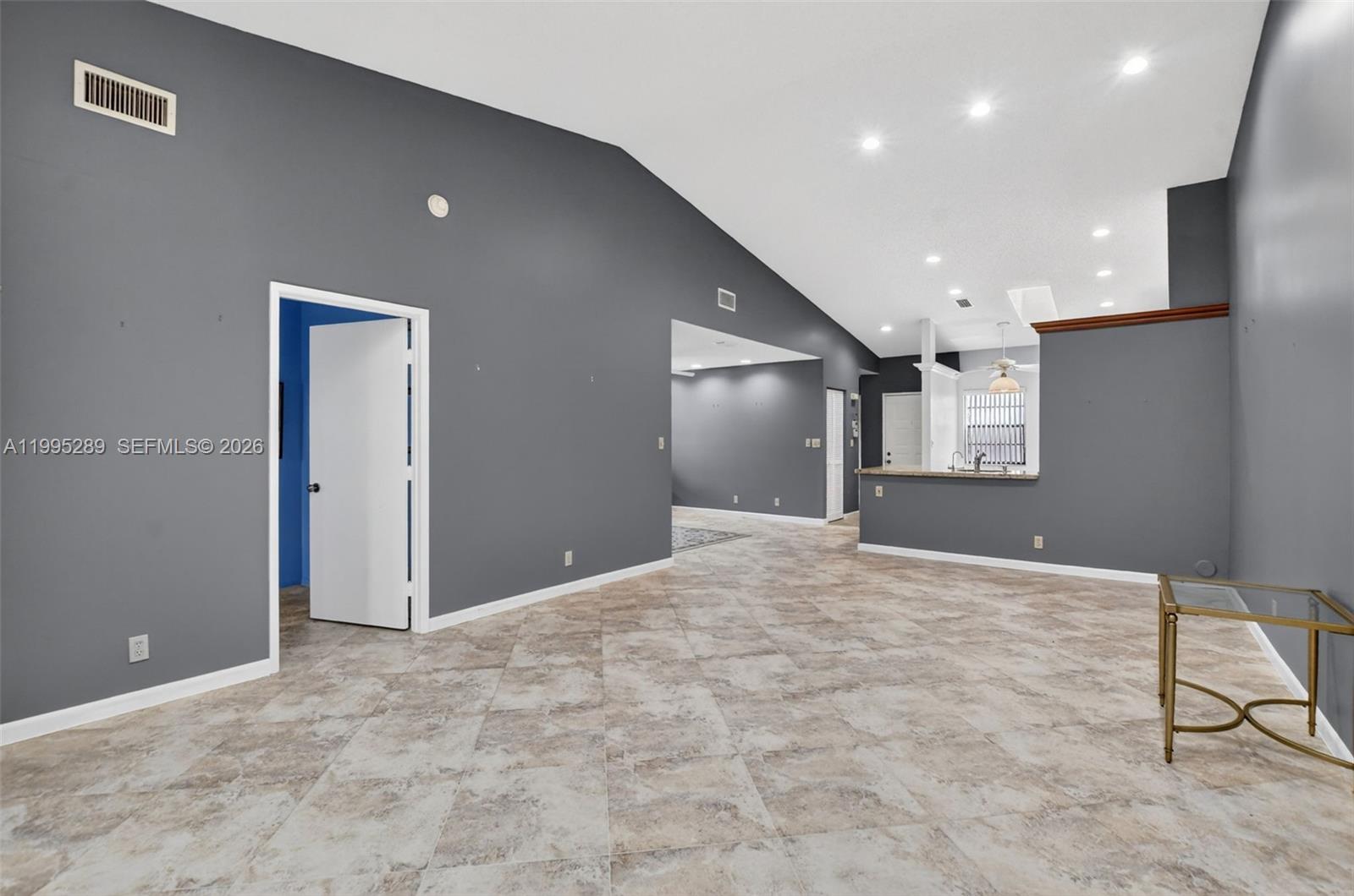 HUNTINGTON POINTE - Residential