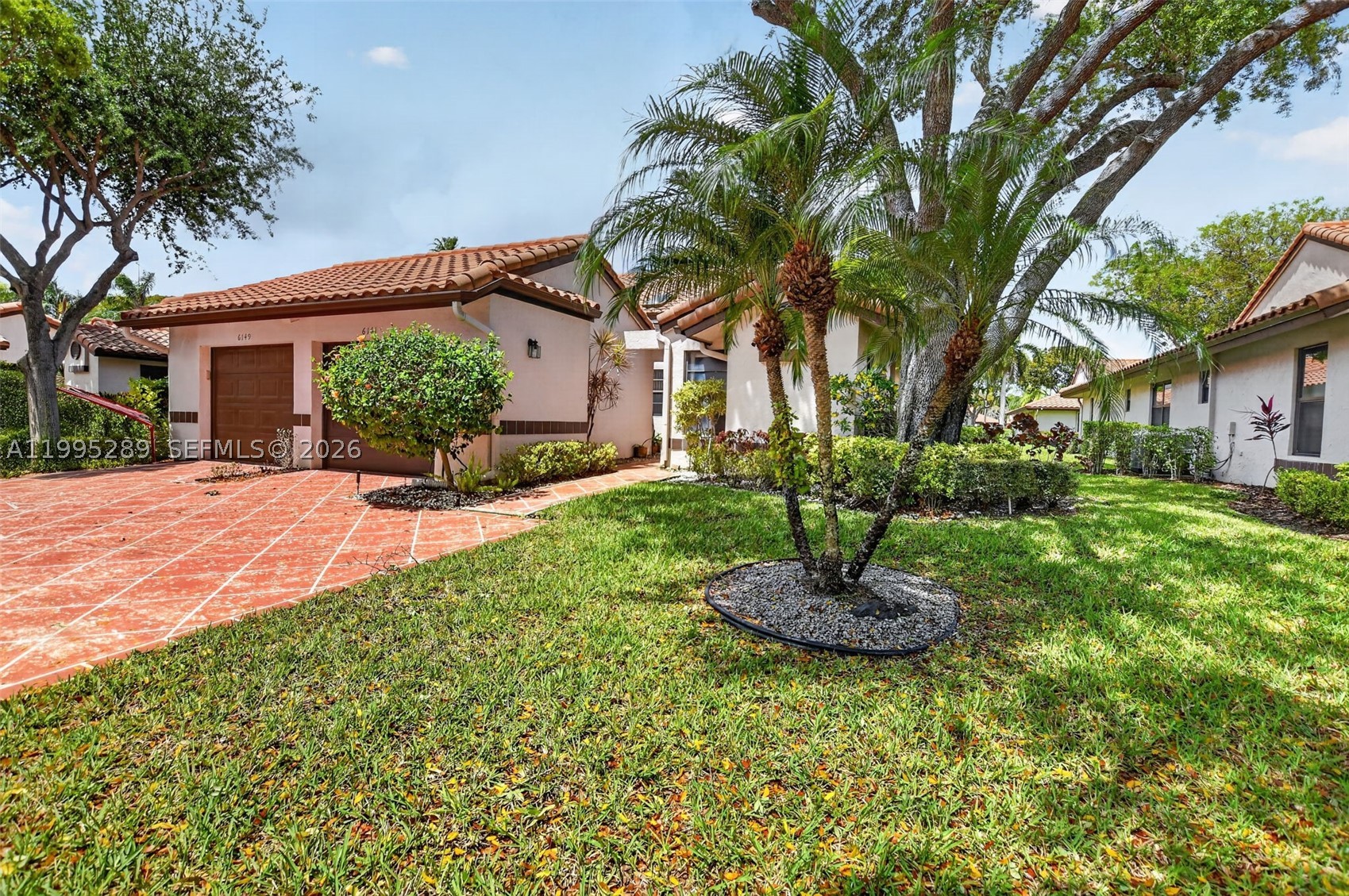 6141 SE Sunny Pointe Cir