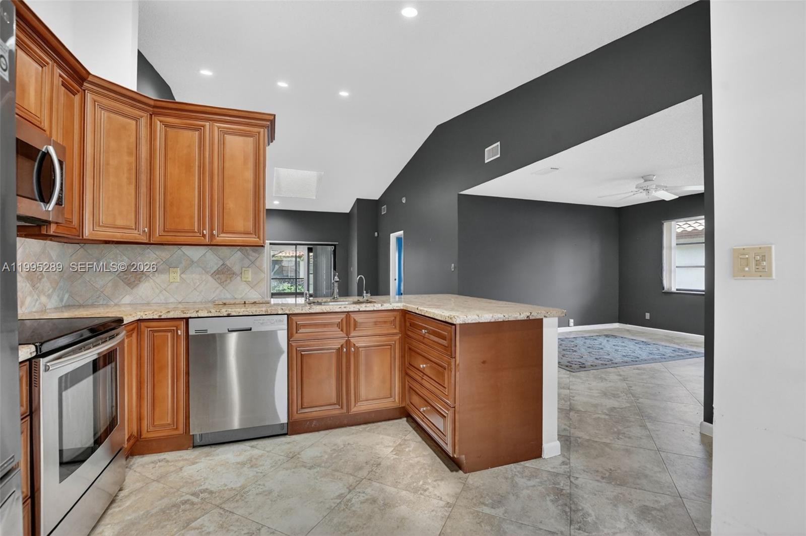 HUNTINGTON POINTE - Residential