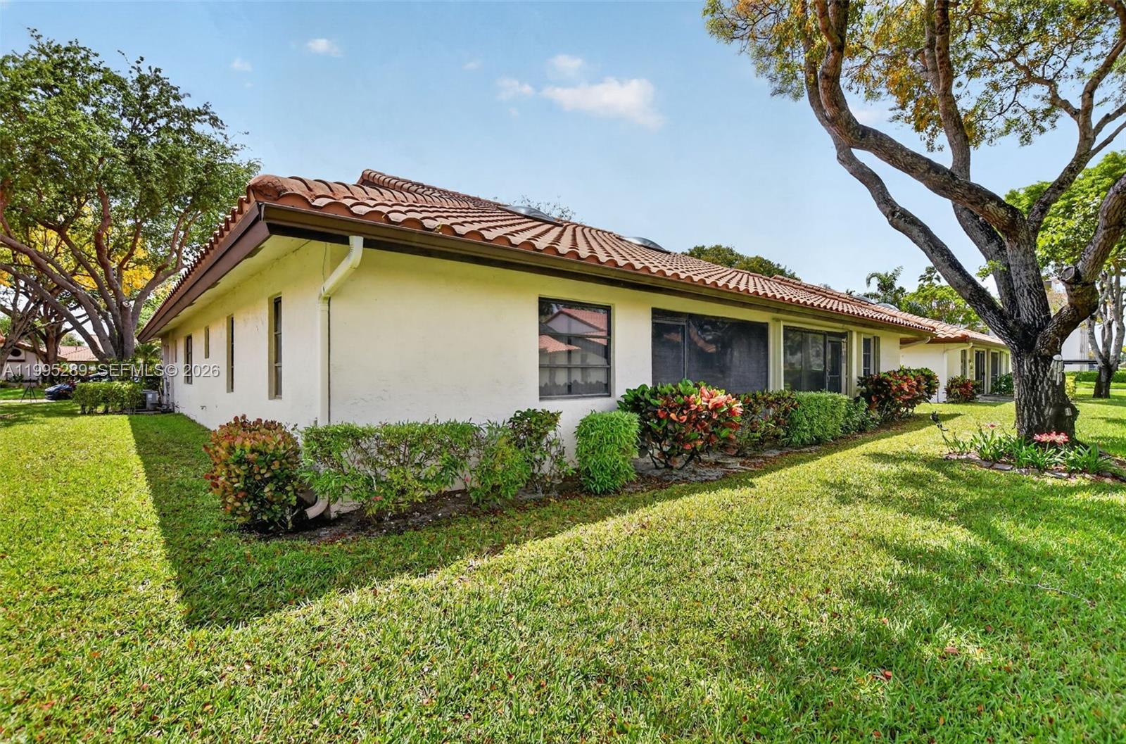 HUNTINGTON POINTE - Residential