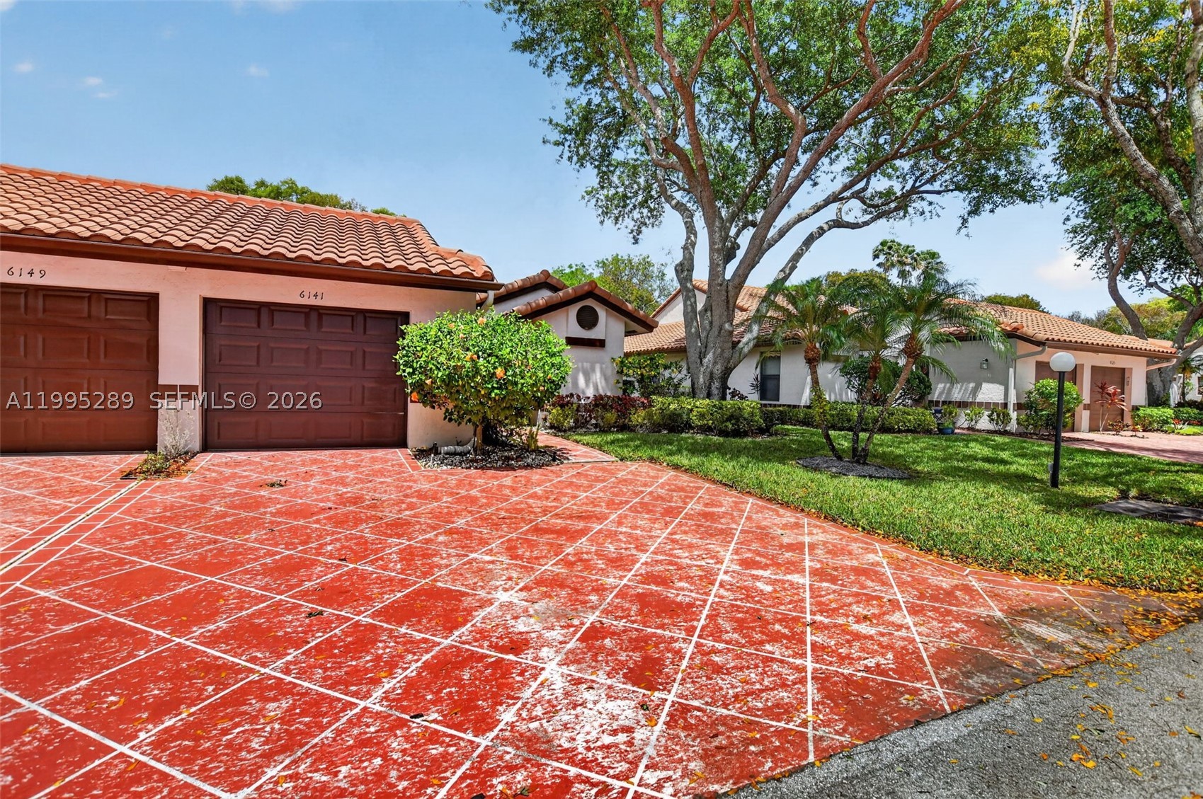 6141 SE Sunny Pointe Cir