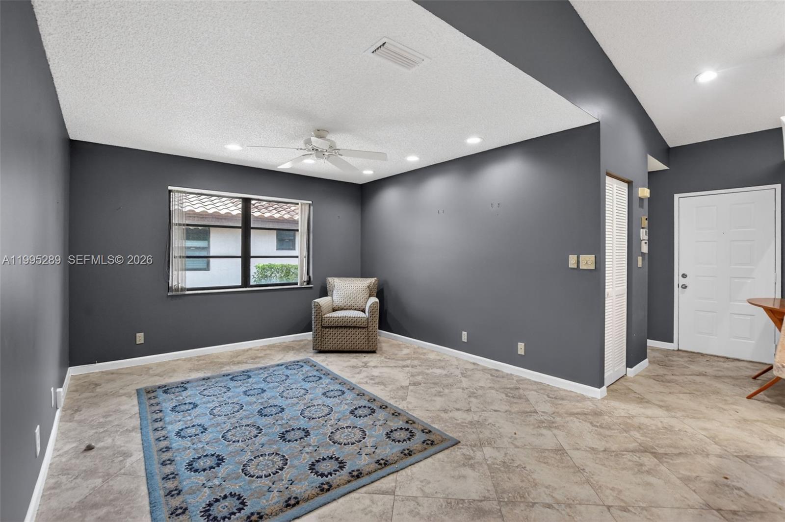 HUNTINGTON POINTE - Residential