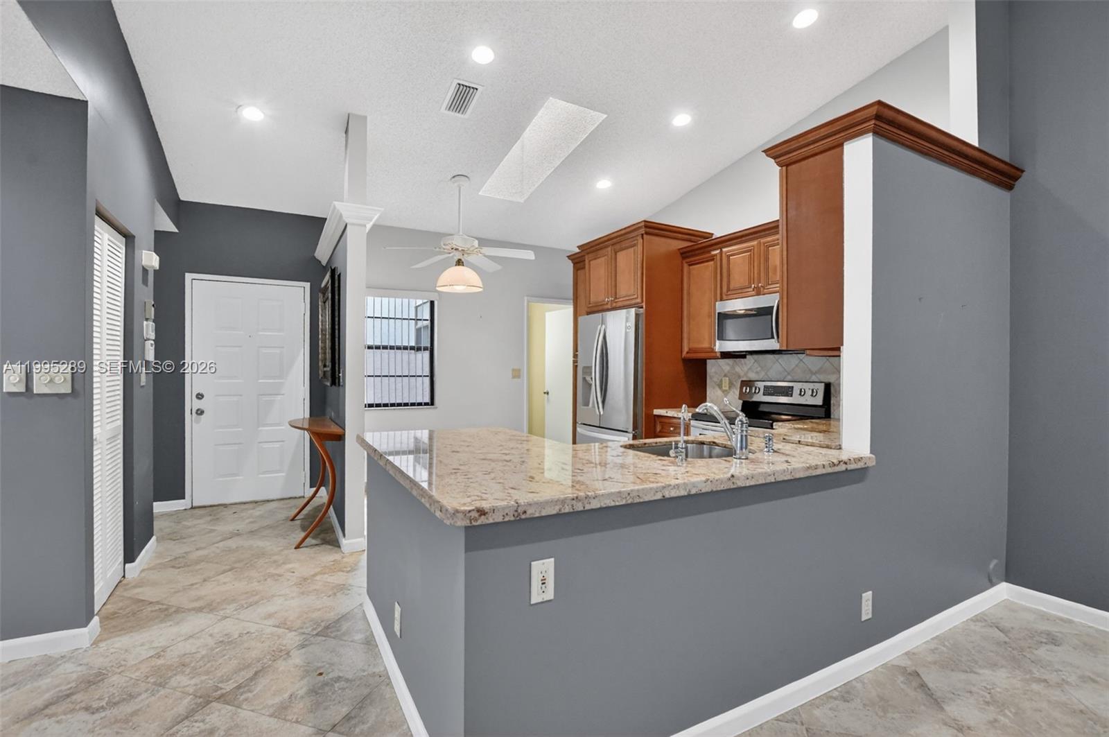 HUNTINGTON POINTE - Residential