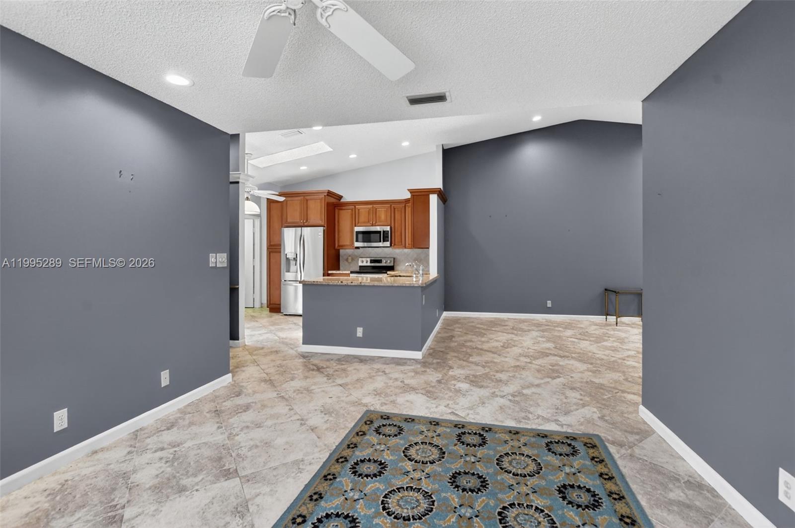 HUNTINGTON POINTE - Residential