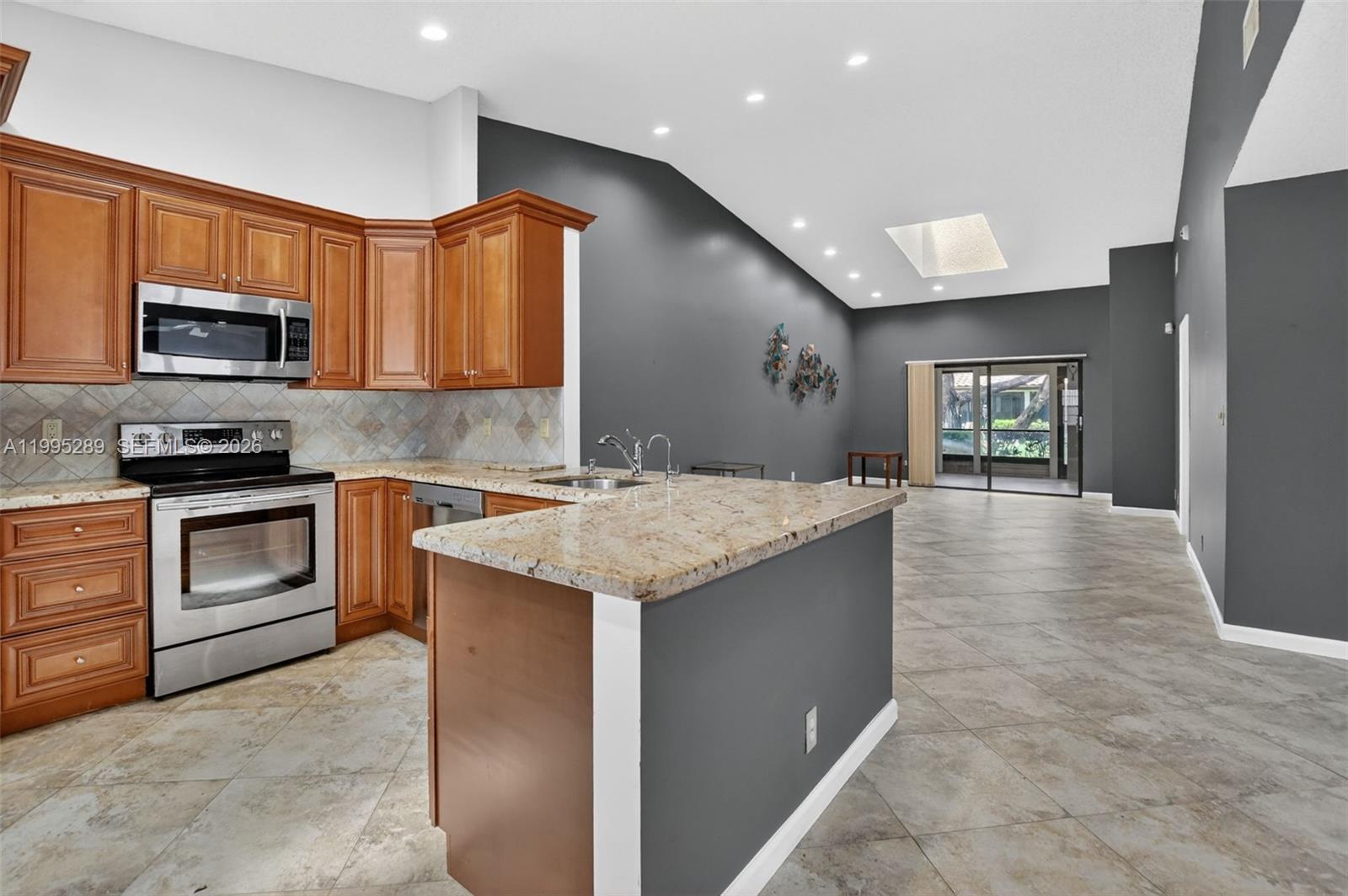 HUNTINGTON POINTE - Residential