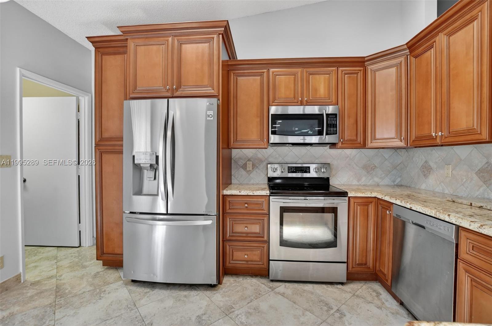 HUNTINGTON POINTE - Residential