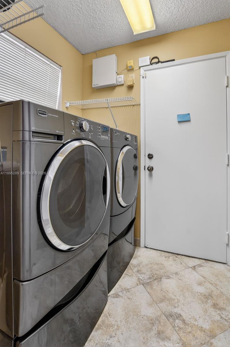 HUNTINGTON POINTE - Residential