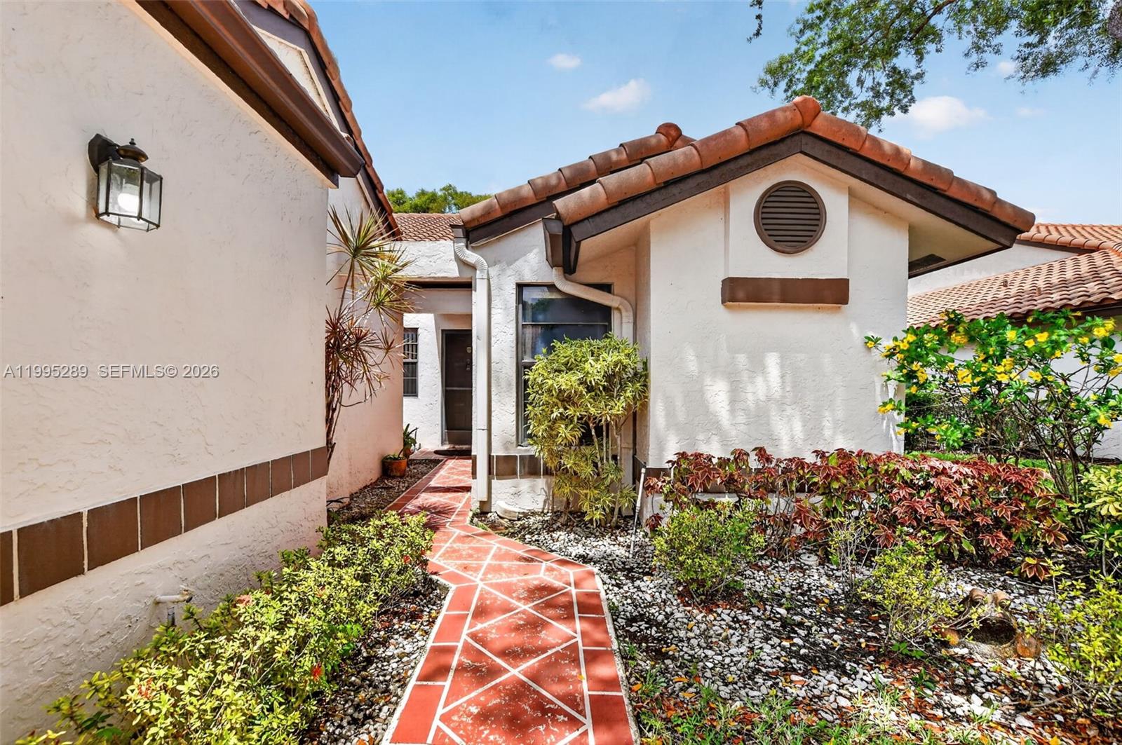 HUNTINGTON POINTE - Residential