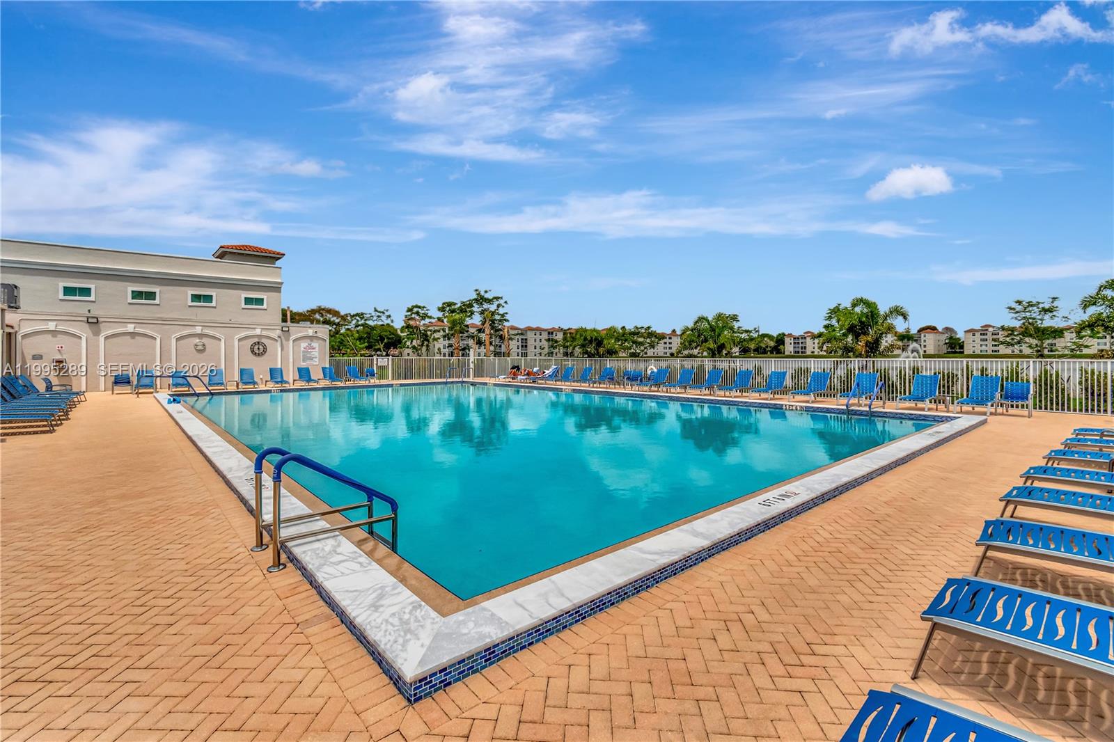 HUNTINGTON POINTE - Residential