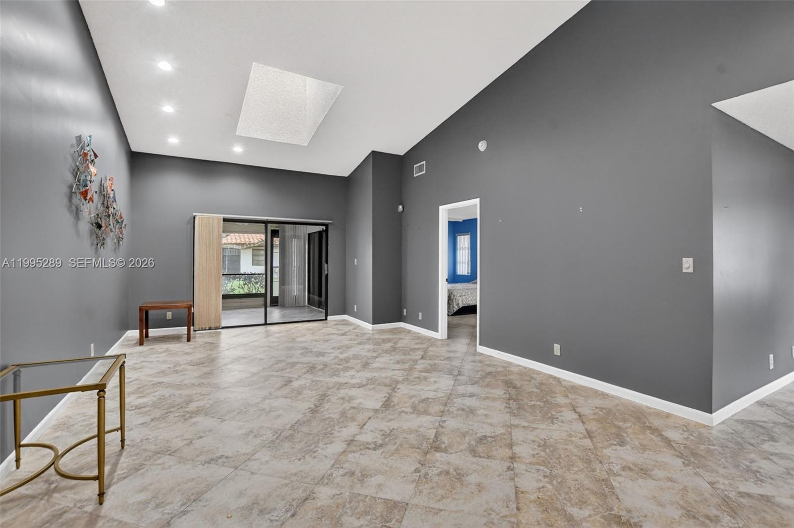 HUNTINGTON POINTE - Residential