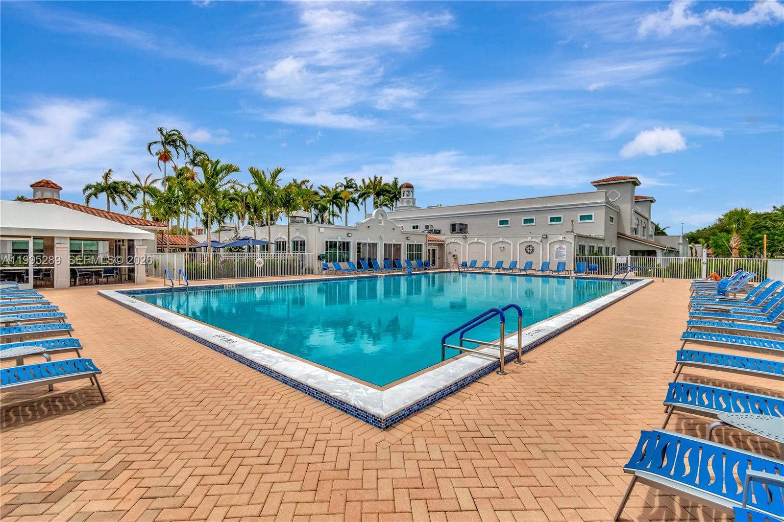 HUNTINGTON POINTE - Residential