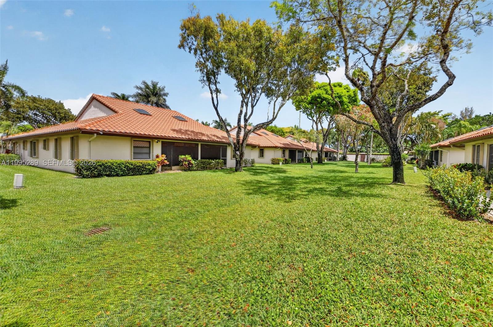 HUNTINGTON POINTE - Residential