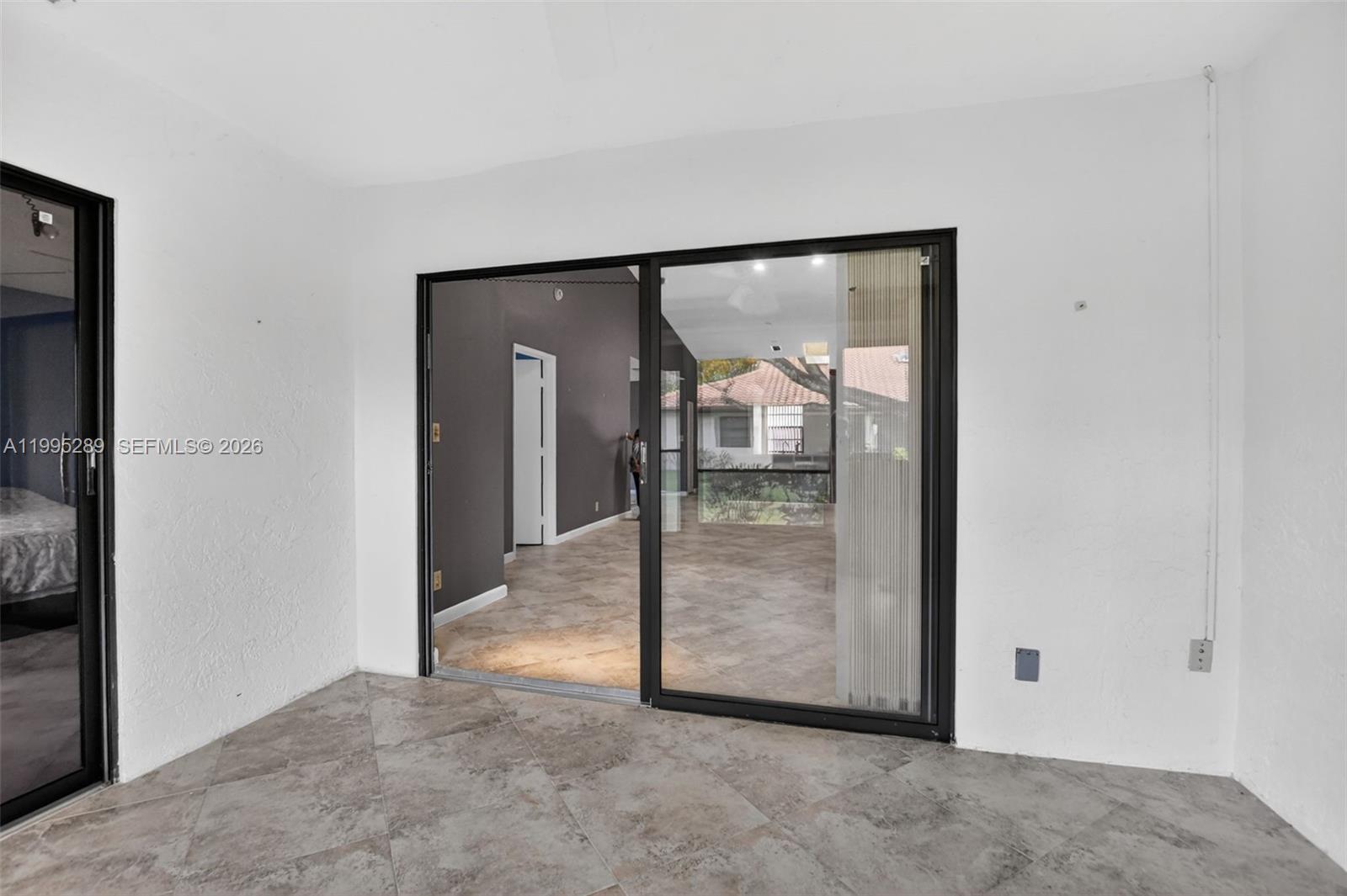 HUNTINGTON POINTE - Residential